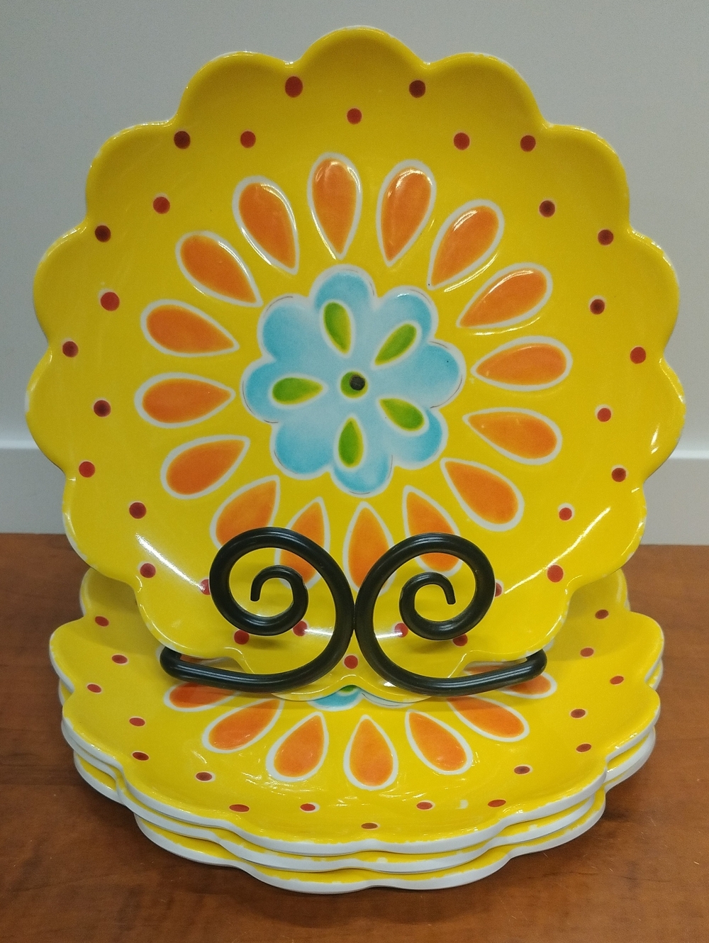 LAURIE GATES  4-Salad Plates Melamine Scalloped Flower Shaped Dessert Dish
